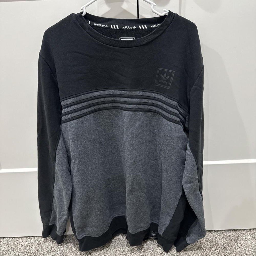 Adidas Original Mens Black Grey Colorblock Trefoil Graphic Crewneck Sweatshirt L